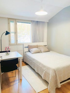 Private rooms near metro, free parking,direct bus from airport